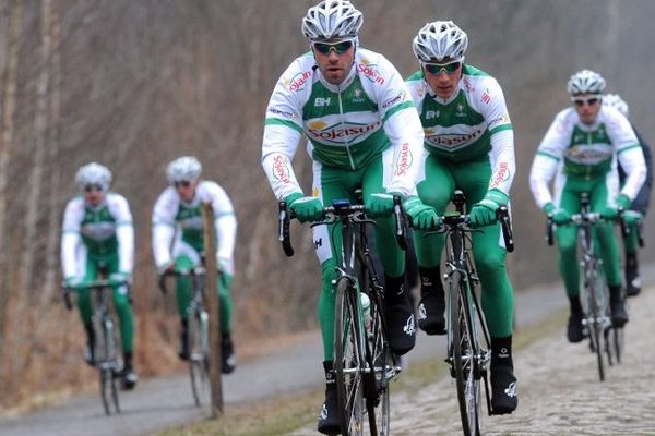 L'équipe Sojasun, en reconnaissance sur le Paris-Roubaix en 2013