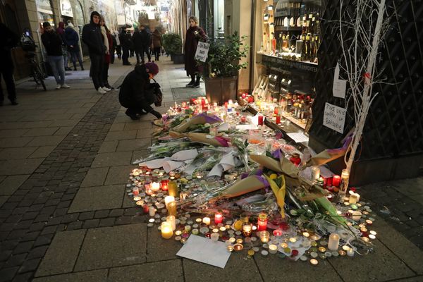 Recueillement après les attentats 