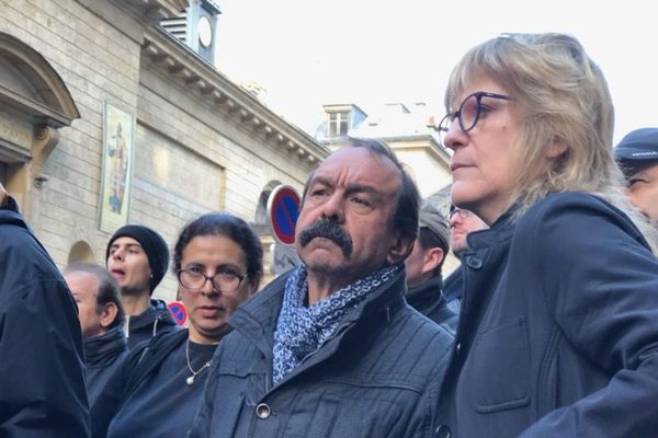 Philippe Martinez, venu discuter avec les militants CGT.