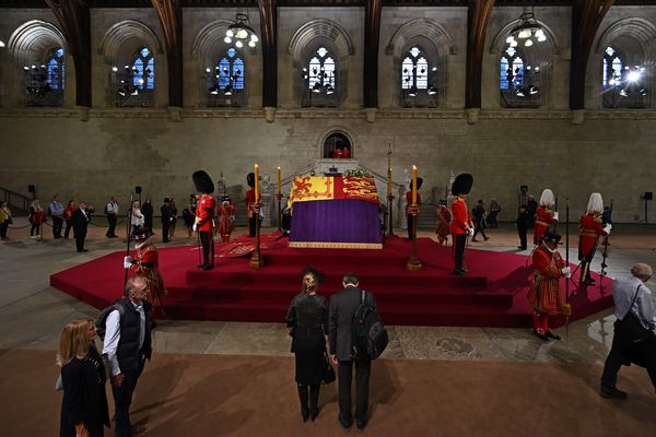 Le cercueil d'Elizabeth II est exposé à Westminster Hall, à Londres, depuis mercredi 14 septembre.