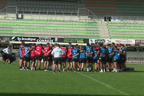 Des joueurs unis avant d'affronter le premier du championat, Biarritz.