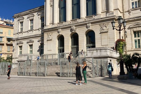 Le supporter est jugé ce mercredi 13 octobre au tribunal de Nice. Images d'archives.