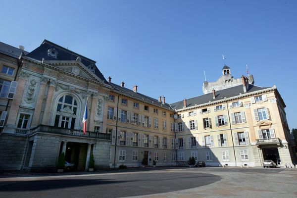 La cérémonie d'hommage aura lieu en début d'après-midi dans la cour de la préfecture de Savoie ce mardi 15 décembre. 