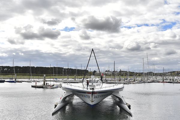 Le Race for Water amarré à Lorient en attendant son départ pour une expédition anti-pollution