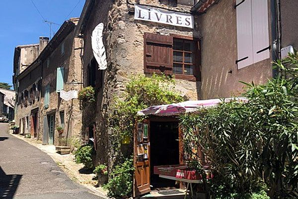 Une des nombreuses librairies du village Montolieu situé dans l'Aude.