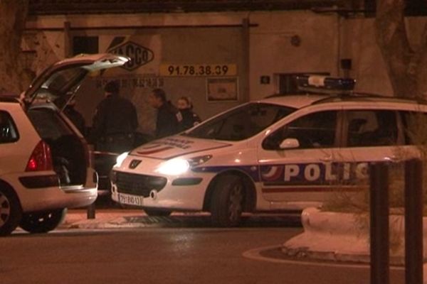 La fusillade s'est déroulée à proximité d'un supermarché.