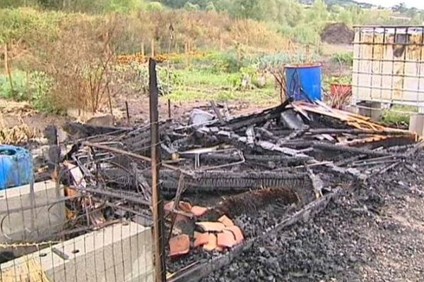 Dans la nuit de dimanche à lundi, ce sont les cabanons de ces jardins familiaux qui ont été incendiés. Il s'agit du 5e incendie en 10 jour dans cette commune.