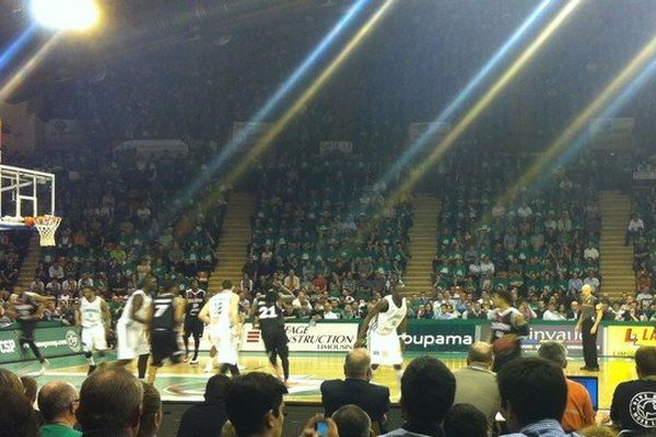 Le Limoges CSP remporte le match 2 de sa demi-finale des playoffs face à Dijon 71-63. 