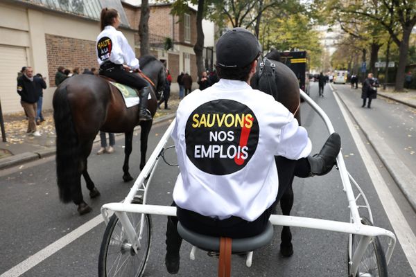 Plusieurs milliers représentants de la filière hippique étaient présents dans les rues de Paris pour s'élever contre un éventuel changement de fiscalité des paris