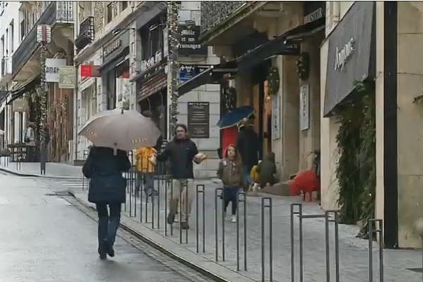 Les commerçants du centre-ville de Biarritz inquiets de la venue d'Emmanuel Macron ce mardi, le premier déplacement du président après les échauffourées en marge des manifestations des gilets jaunes