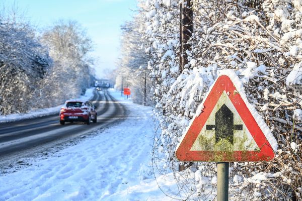 Six départements en France dont la Lozère sont classés en vigilance orange neige-verglas.