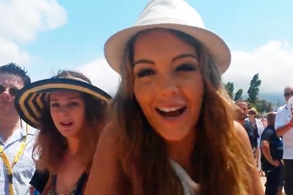 Nabilla n'a fait qu'un passage express au Mondial, vexée, elle a quitté le carré VIP quelques minutes après son arrivée.