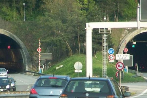 Le tunnel des Monts. Illustration