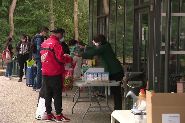 Distribution de nourriture pour les étudiants de l'Université de Lille ce vendredi 5 juin