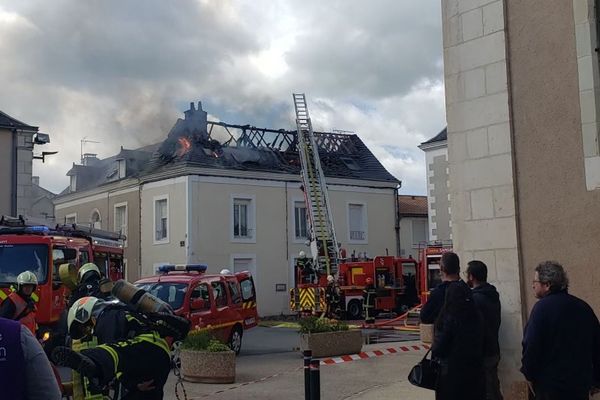 Un incendie détruit une maison dans le centre de Neuville-de-Poitou sans faire de victime