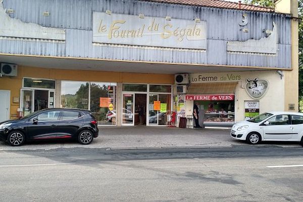 L'employée de cette boulangerie de Carmaux (81) a été retrouvée poignardée samedi matin.