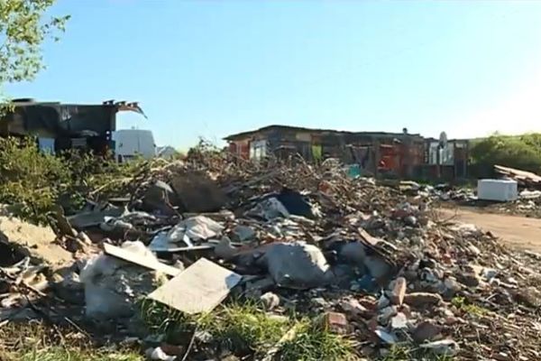 Un des nombreux sites investis illégalement par les gens du voyage à Mérignac. Il manque 12 aires d'accueil sur l'agglomération bordelaise.