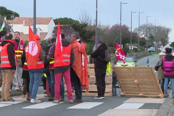 A Lagord, l'intersyndicale réunie contre la réforme des retraites.