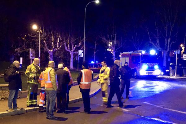Le TER en direction de Lyon a été évacué à 22h. Image de notre journaliste Damien Boutillet