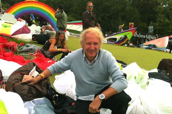 Gérard Feldzer sur l'aire de décollage de la l'ICARNAVAL - Coupe Icare 2014