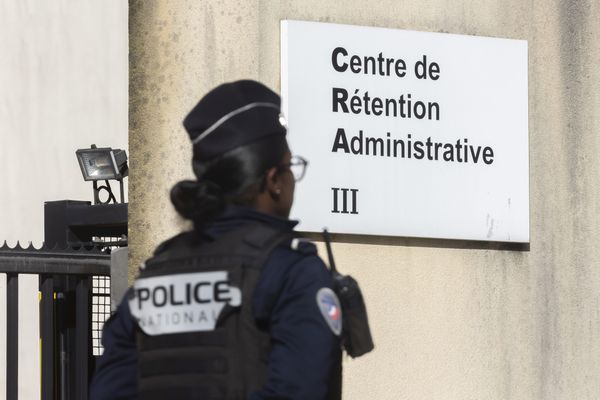 Un centre de rétention administrative.