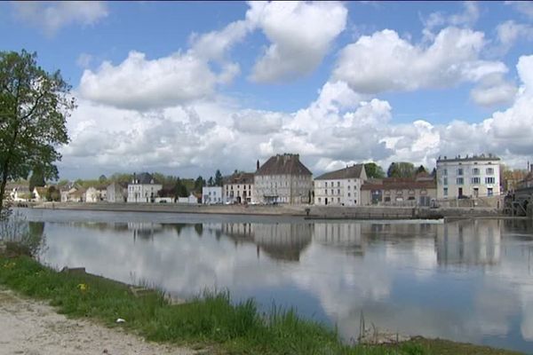 Gray ses bords de Saône 