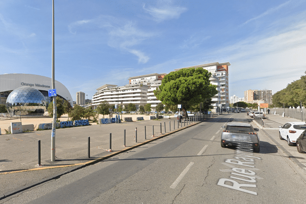 La victime a été agressée dans la rue qui longe le stade Vélodrome.