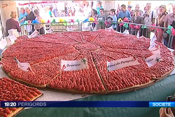 La fête de la fraise, accueille habituellement 10 000 visiteurs. 