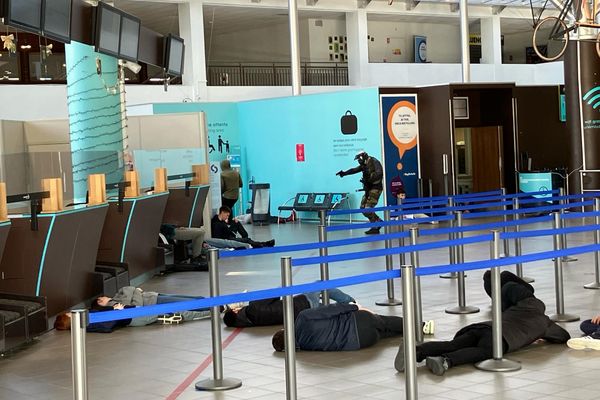 Une simulation d'attentat a été organisée le 5 mars 2024 à l'aéroport de Chambéry (Savoie) afin de tester l'intervention des services de sécurité et de secours.