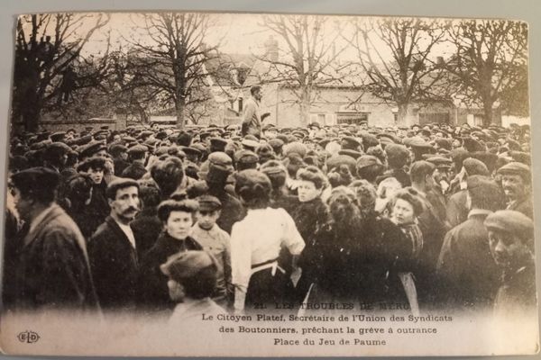 En 1909, nous en sommes encore aux prémices du syndicalisme. Et la grève des boutonniers va très vite attirer les ténors syndicaux de l'époque.