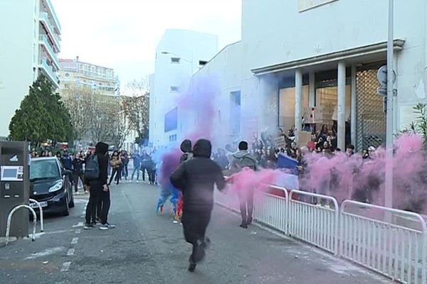 35 jeunes sont en garde à vue ce soir. 8 établissements sur les 59 des Alpes-Maritimes étaient mobilisés.