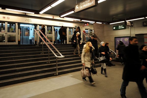 A l'intérieur d'une station de métro de Lille. 