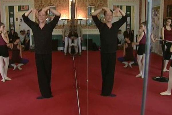 Patrick Dupond en personne, venu jouer les professeurs dans une école de danse privée de Vichy.