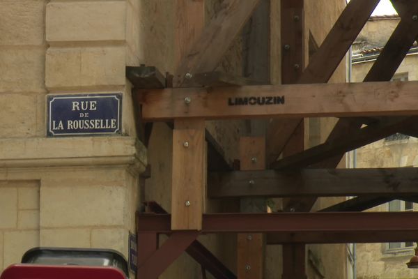 Le fond de l'un des deux immeubles sinistrés de la rue de la Rousselle s’est effondré samedi 9 avril.