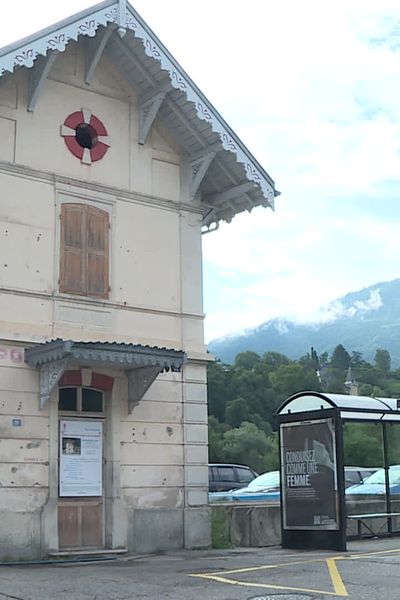 Une fois restauré à l'été 2025, le bâtiment de l'octroi deviendra une antenne de l'office du tourisme d'Albertville.