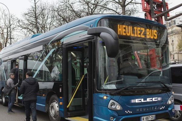 Un bus Heuliez Bus à Paris