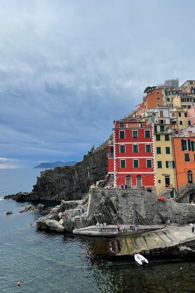 Dans le parc des Cinq terres de 4000 hectares crée en 1999, l'an dernier, 3 millions 400 000 touristes étaient venus découvrir à pied ou en bateau ce petit paysage de la Ligurie en Italie.