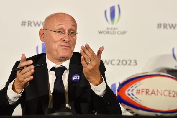 Bernard Laporte, à Londres, soutient le dossier de candidature de la France pour l'organisation de la coupe du monde de 2023. 