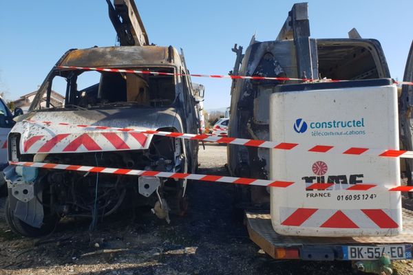 Dégâts de l'incendie criminel sur le site Constructel de Bréziers, en Isère 