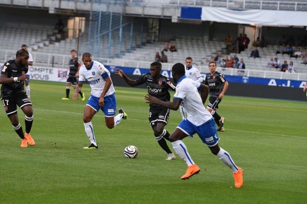 Auxerre s’est qualifié pour le 2e tour de la Coupe de la Ligue en battant le Gazélec Ajaccio par 3 buts à 1 mardi 14 août 2018. 