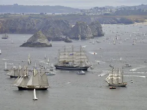 Fêtes maritimes internationales Brest 2016 - passage des tas de pois