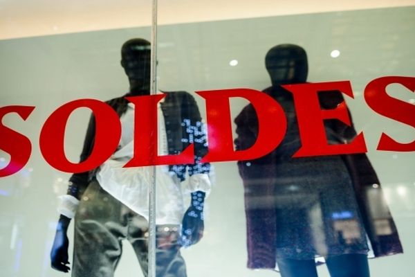 De plus en plus d'hommes profitent des soldes