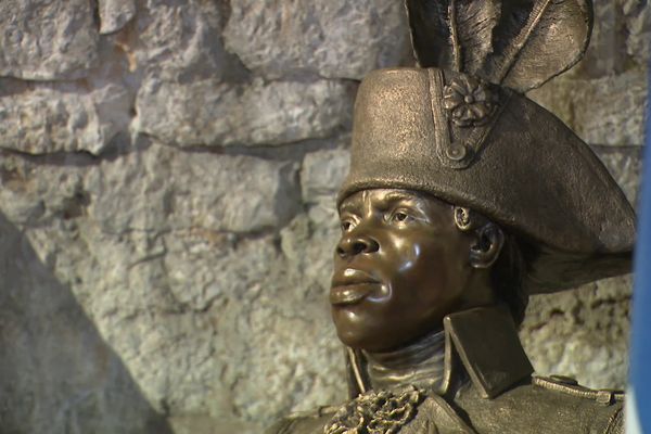 Toussaint Louverture, emprisonné au Château de Joux.