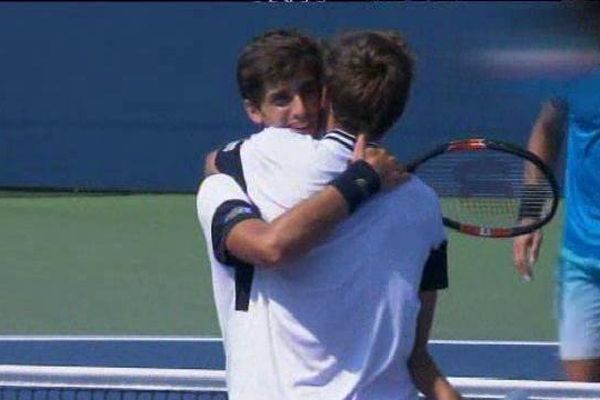 Pierre-Hugues Herbert et Nicolas Mahut (de dos)