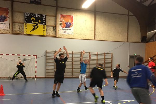 Les handballeurs de Bessines à l'entraînement avant le match contre Lège-Cap-Ferret