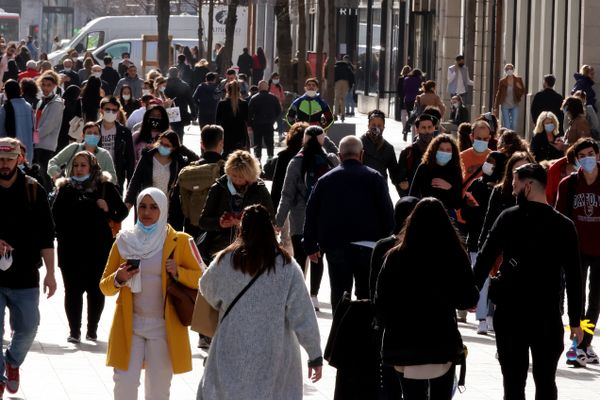 Au 1er janvier 2019, la région Auvergne-Rhône-Alpes dépasse le seuil des 8 millions d’habitants. Elle reste la deuxième région la plus peuplée de France. Sa croissance démographique se poursuit avec + 0,6 % en moyenne par an depuis 2013, un peu plus que la moyenne nationale. Ce rythme ralentit toutefois, comme dans les autres régions, notamment sous l’effet du vieillissement de la population