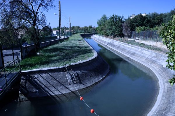 Le canal de Marseille au niveau de l'avenue d'Albret, dans le 13ème arrondissement de Marseille, le 7 octobre 2023.