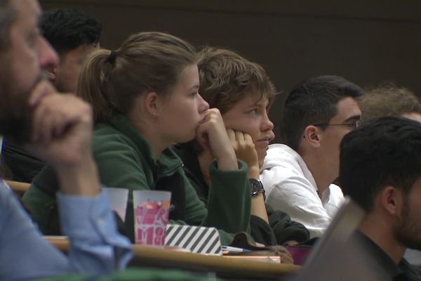 300 nouveaux étudiants se sont installés ce lundi matin sur les bancs de l'Ensil à Limoges. Parmi eux, quelques-uns inaugurent un nouveau cursus en photonique, un secteur aux débouchés très prometteurs.