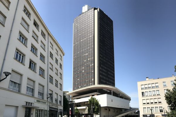 Ce ne sera plus une tour seulement de bureaux. On parle de commerces, d'hôtellerie, de logements.