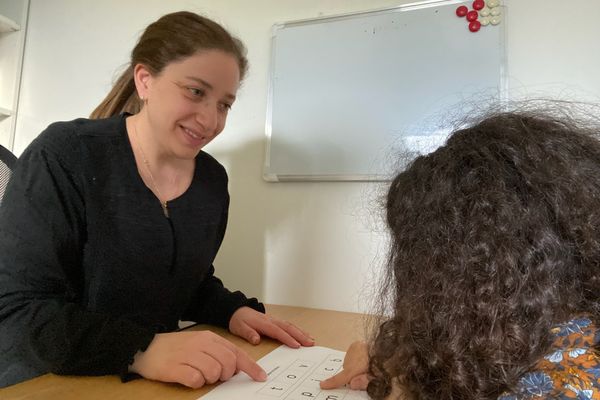 Racha Zébib chercheuse à l'université de Tours, coordinatrice d'une étude sur l'apprentissage de la lecture